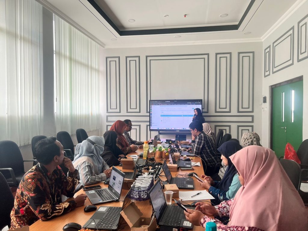 Tendik Jurusan Pendidikan Agama Islam Mengikuti Kegiatan Sertifikasi Data Analyst
