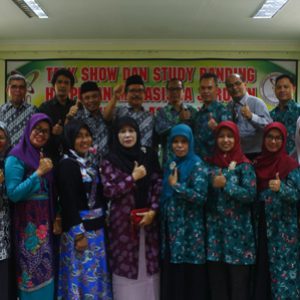STUDI BANDING