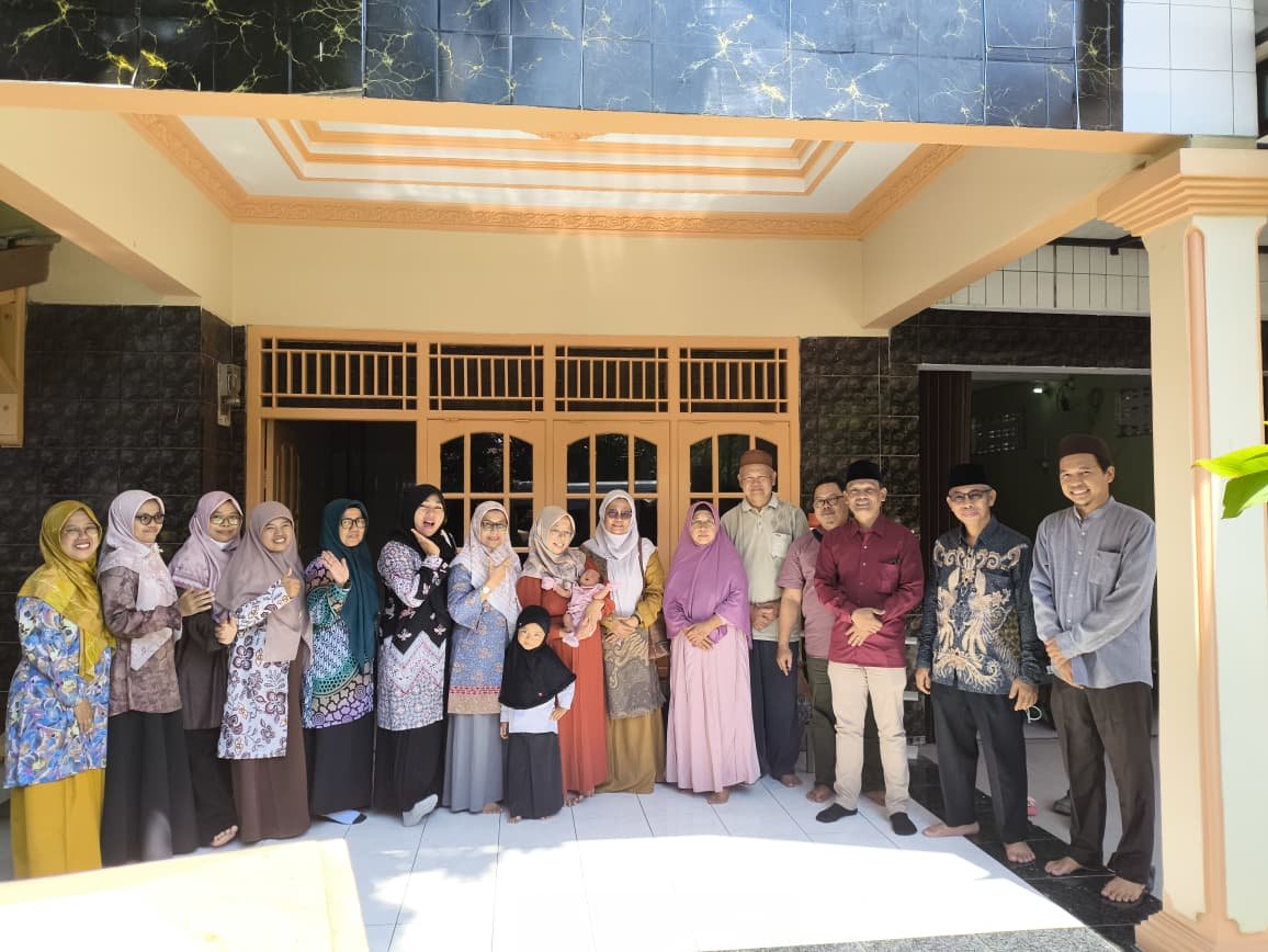 Menjalin Tali Kasih Dalam Bingkai Ukhuwah Keluarga Besar Dosen PAI UIN SSC Kunjungi Kediaman Sekretaris Prodi Atas Kelahiran Putri Ketiga