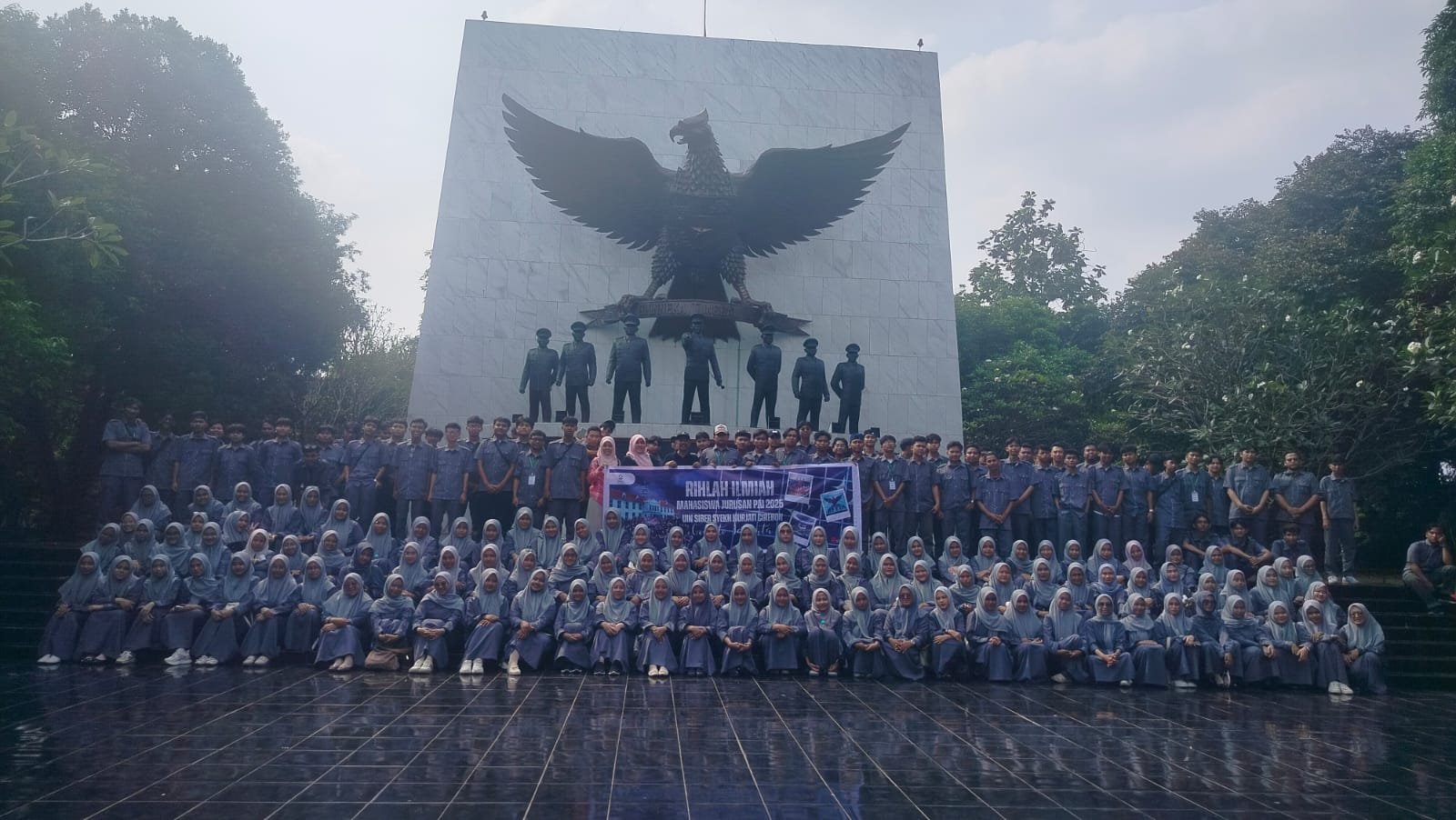 Kuliah Lapang Pancasila Mahasiswa PAI UIN Siber Syekh Nurjati Cirebon Kunjungi Monumen Pancasila Sakti