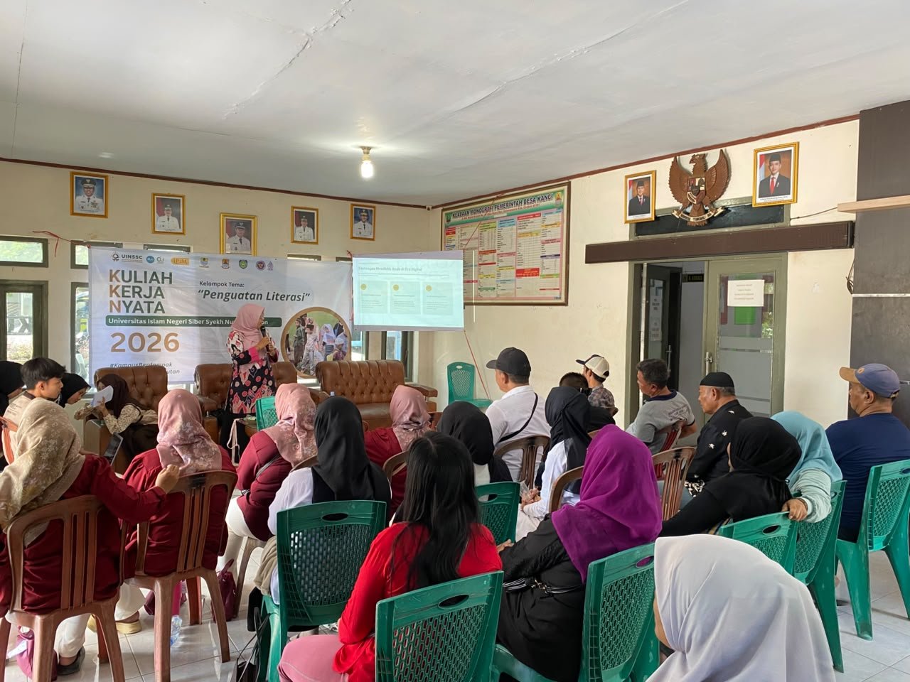 Perkuat Peran Keluarga Di Era Digital Kaprodi PAI UIN Siber Syekh Nurjati Cirebon Jadi Narasumber Utama Seminar Literasi Digital KKN 12 Di Desa Kanci
