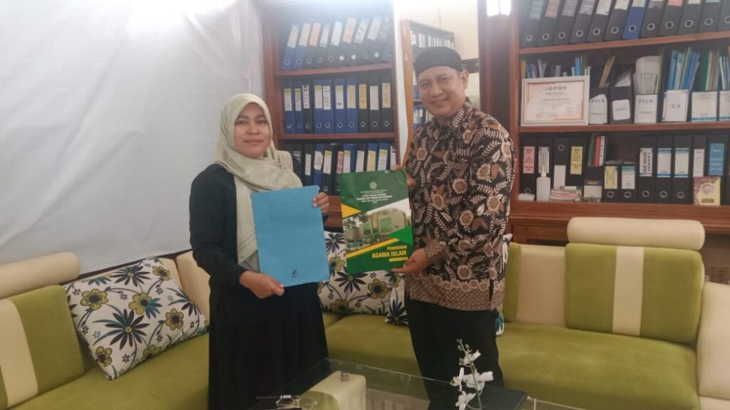 Dokumentasi Kegiatan PKS Ketua MGMP PAI SMK Kota Cirebon dan Ketua Jurusan PAI UIN Siber Dr. Siti Maryam Munjiat, S.S., M.Pd.I.