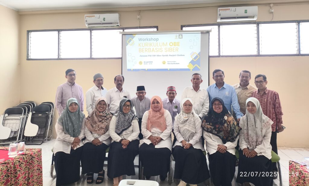 Foto bersama kegiatan workshop penyusunan kurikulum berbasis Outcome-Based Education (OBE)