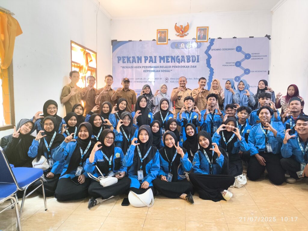 Dokumentasi Foto bersama kegiatan Pekan PAI Mengabdi (P2M) 2025 di akhir kegiatan