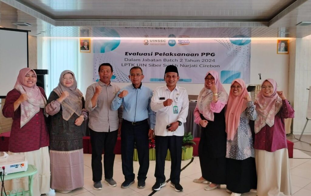 Foto bersama narasumber bapak Dr. H. Thobib Al Asyhar, M.Si., Direktur Guru dan Tenaga Kependidikan (GTK) Kementerian Agama RI bersama para Dosen PAI