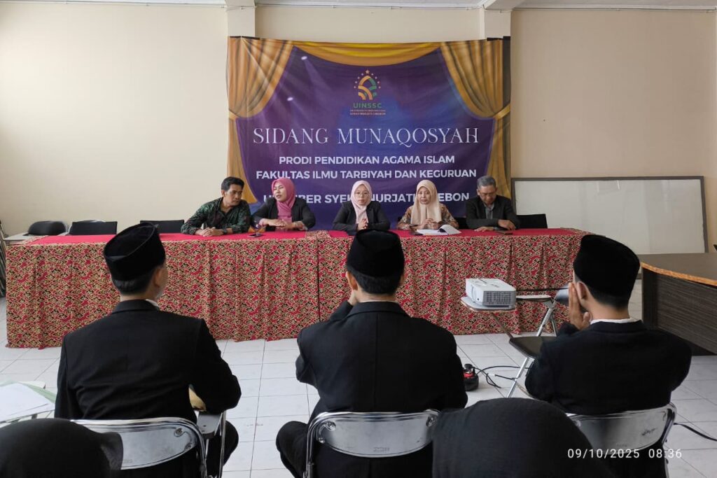 Foto Para Penguji dan Pembimbing yang sedang Menguji Sidang Munaqosyah Gel. 6