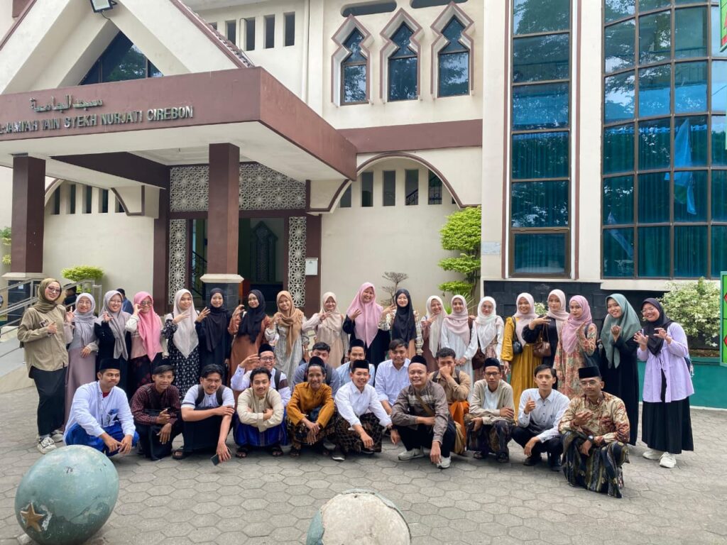 Revolusi Sarung : Ketika Dosen dan Mahasiswa PAI UIN Siber ‘HACK’ Ruang Kelas dengan Spirit Pesantren